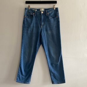 Universal Thread Size 8 High Rise Slim Straight Jeans